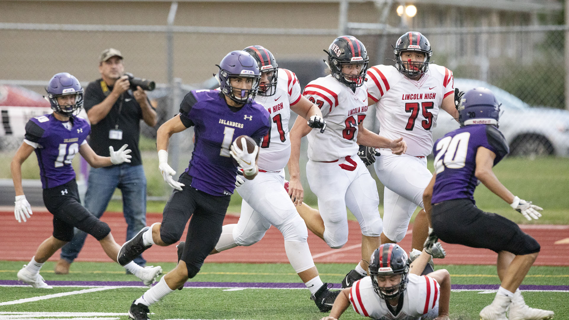 090619_gishfootball_zlm02.JPG